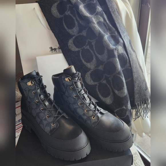 COACH Royce Sig Boot Black & Coal NWT - Picture 12 of 13